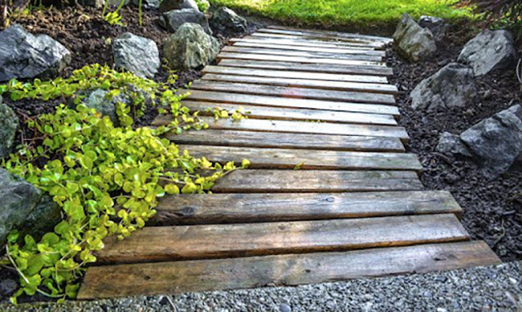 Laid pallet slats to make a path